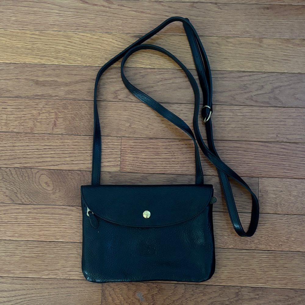IL Bisonte Chic Black Leather Crossbody Bag